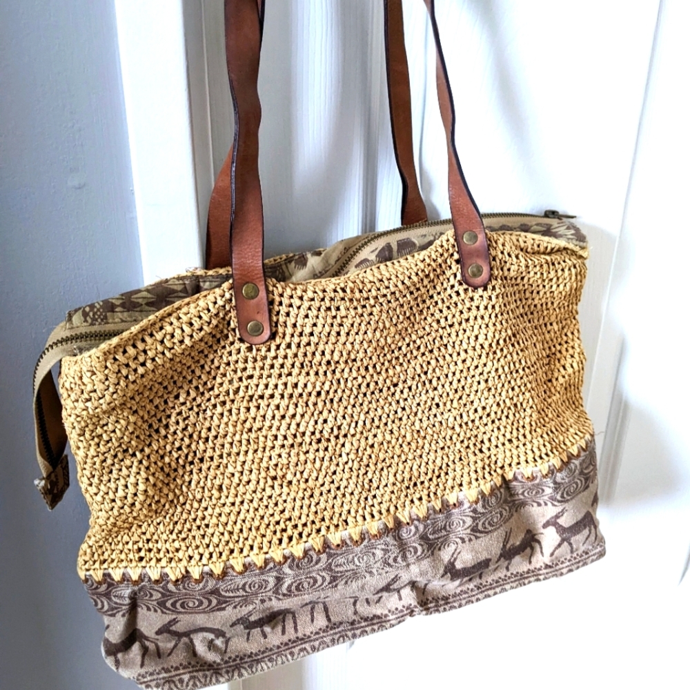 Club Med Woven Beach Bag. Leather Straps. 15 x 11"
